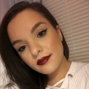 Meet your Posher, Elisa